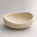 Vasque à poser en céramique mate beige, forme organique asymétrique, 55 × 40 × 16 cm